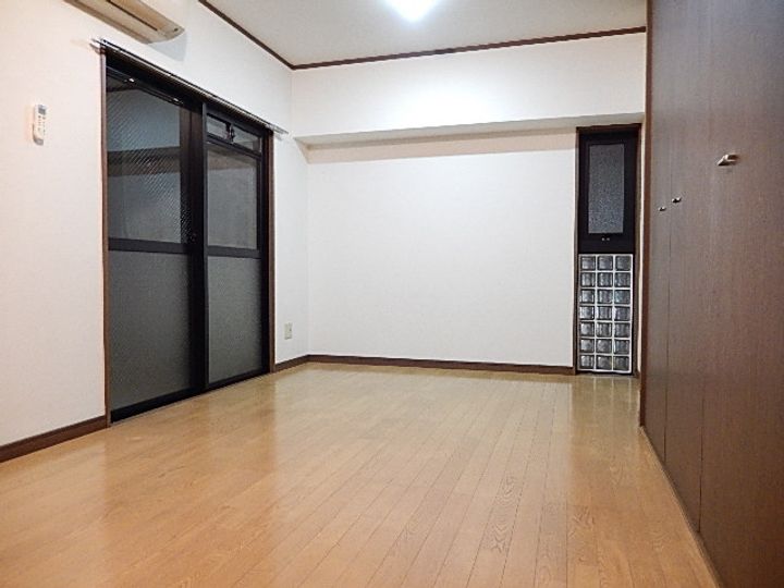 シティパレス天神南の居間