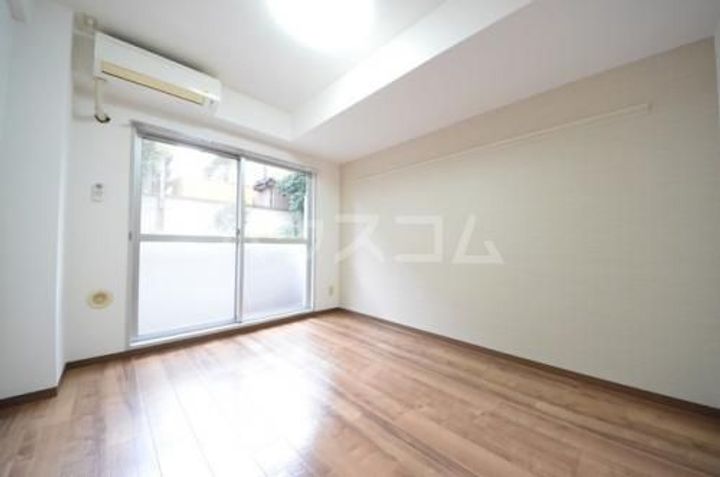 メゾン・ド・ノア大和田の居間