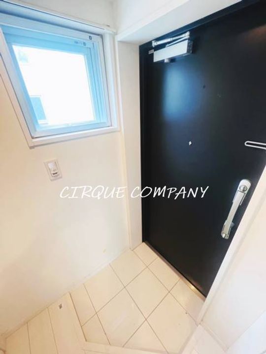 神奈川県横浜市南区南吉田町2(マンション)の賃貸物件の玄関