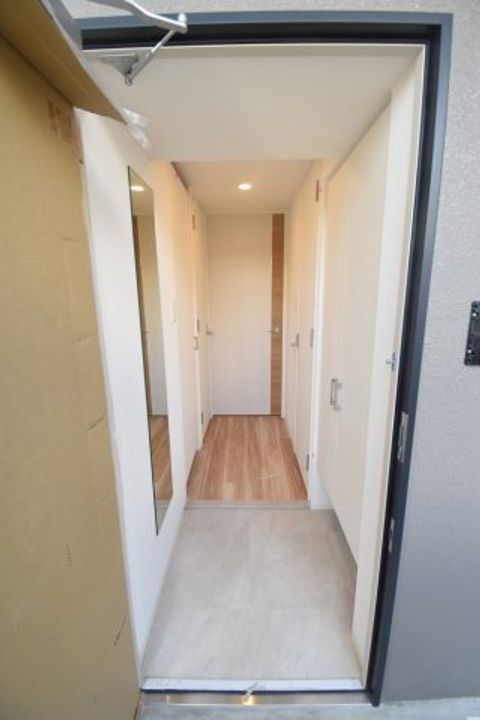 セレニテ新大阪プリエの玄関