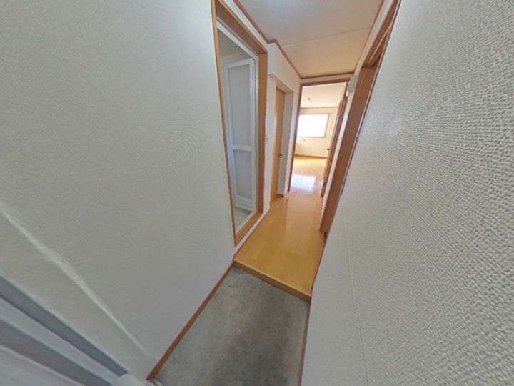 石本ビルの玄関