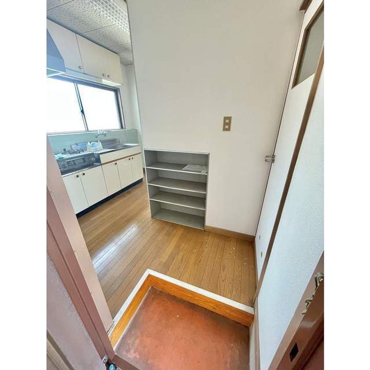 白石ビルの玄関