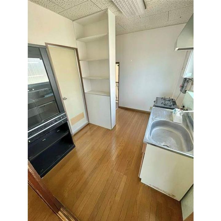 白石ビルの居間