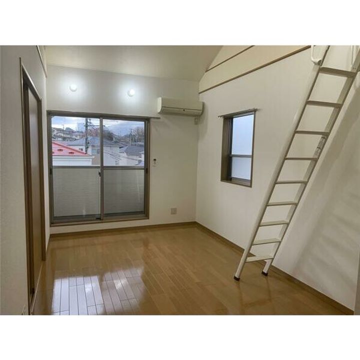 パルメゾン鶴ケ谷東の居間