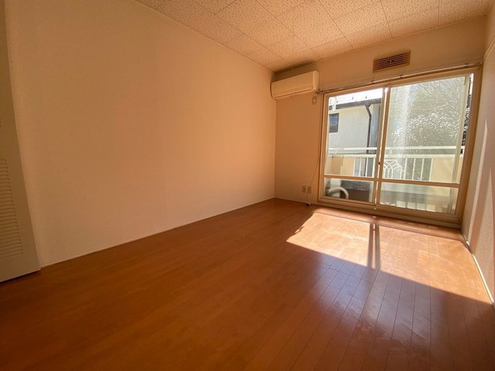 ジュネスイーストの居間