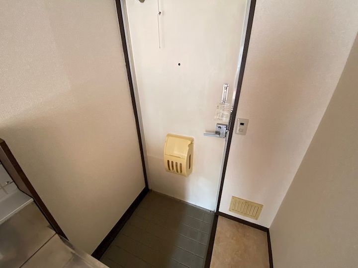 ジュネスイーストの玄関