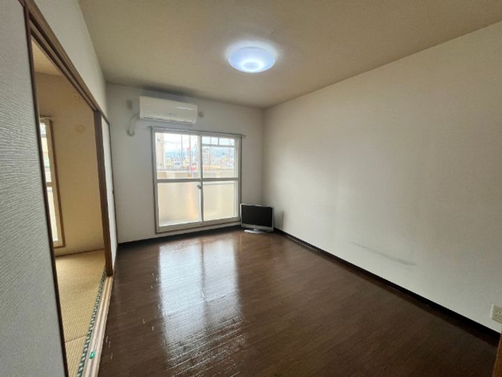 エイペックスIの居間