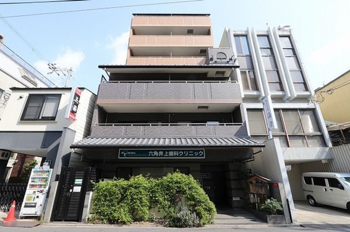 グランレブリー室町六角の外観