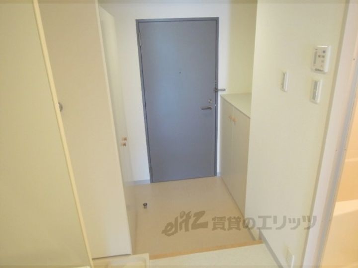 アーバンエース新大宮パルの玄関