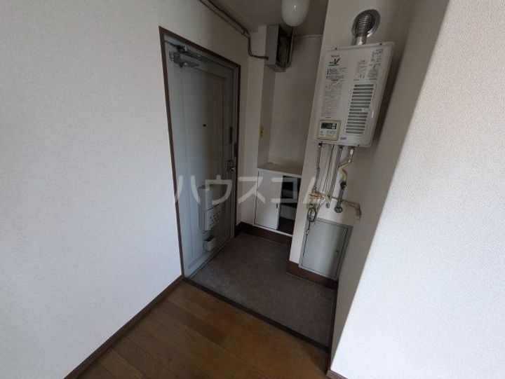 若葉ハイツの玄関