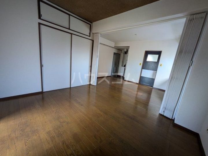 若葉ハイツの居間