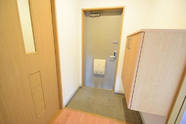 メゾン相生の玄関