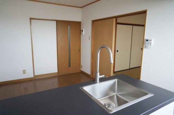 金沢ハイツの居間