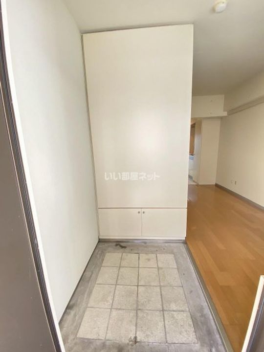 大阪府東大阪市長栄寺(マンション)の賃貸物件の玄関