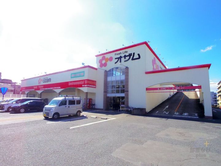 イル・ソリテールIIの周辺