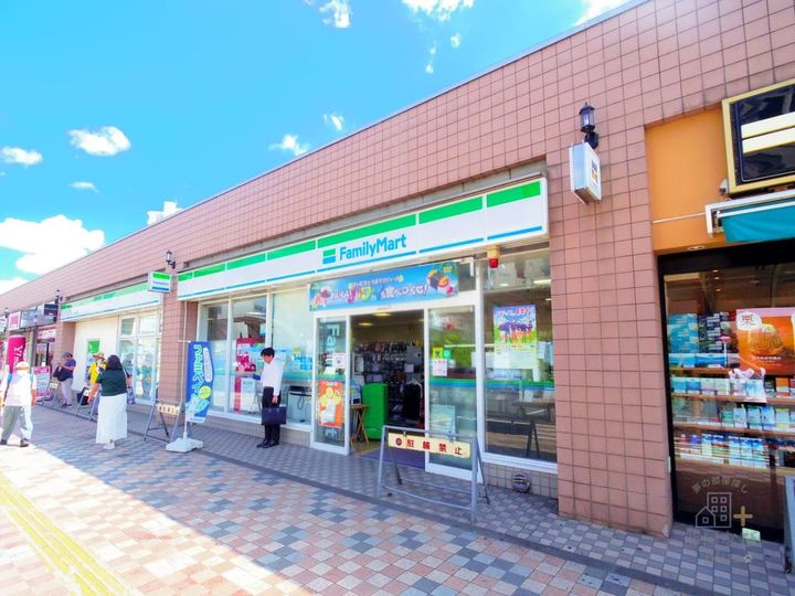 イル・ソリテールIIの周辺