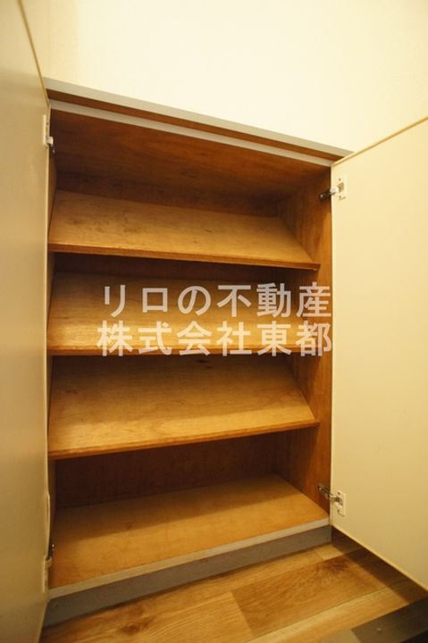 シャルマン向ヶ丘B棟の玄関