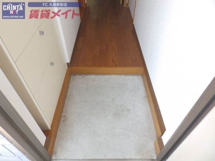 アーバンヒルズ B棟の玄関