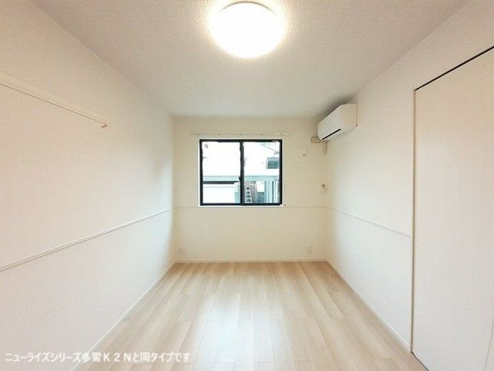 プラウド四屋 Iの居間