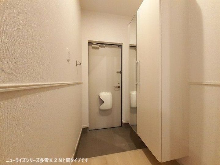 プラウド四屋 Iの玄関
