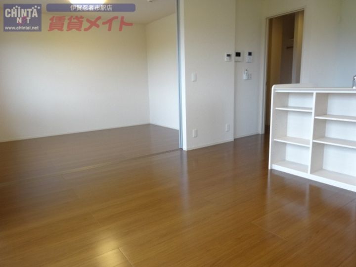 Ju.eiyu Otaの居間