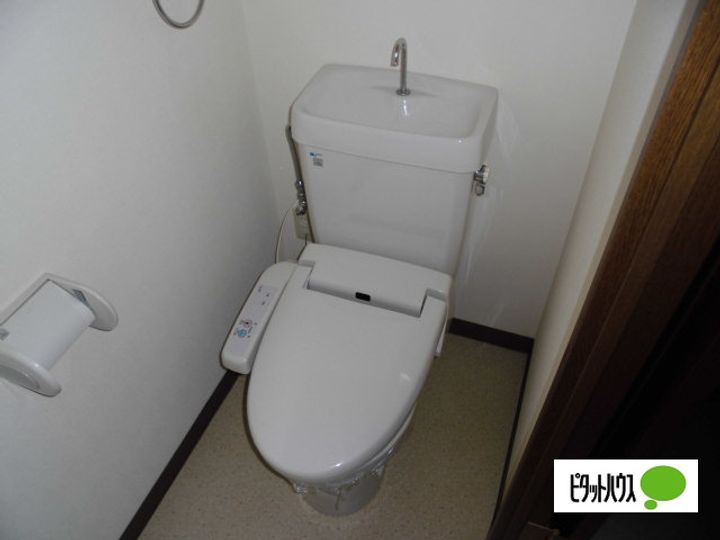 アルファ11ビルの内装