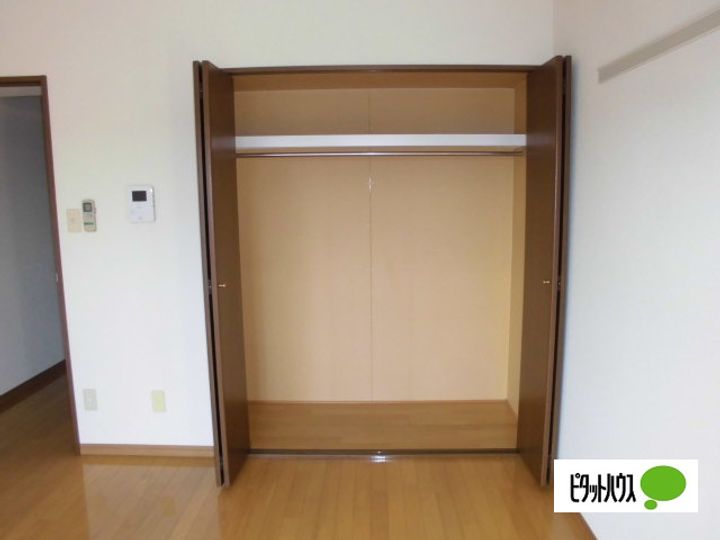 アルファ11ビルの内装