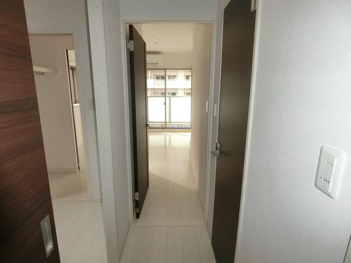 レジディア新大阪の玄関