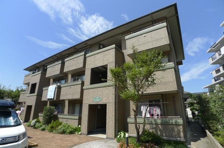 グリーンヒルズD棟の外観