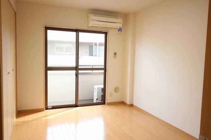 コクコビル羽田の居間