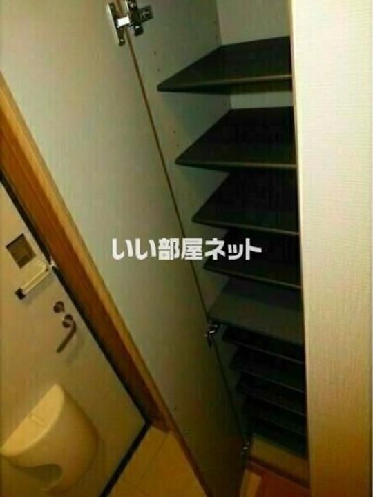 weal上野町の玄関