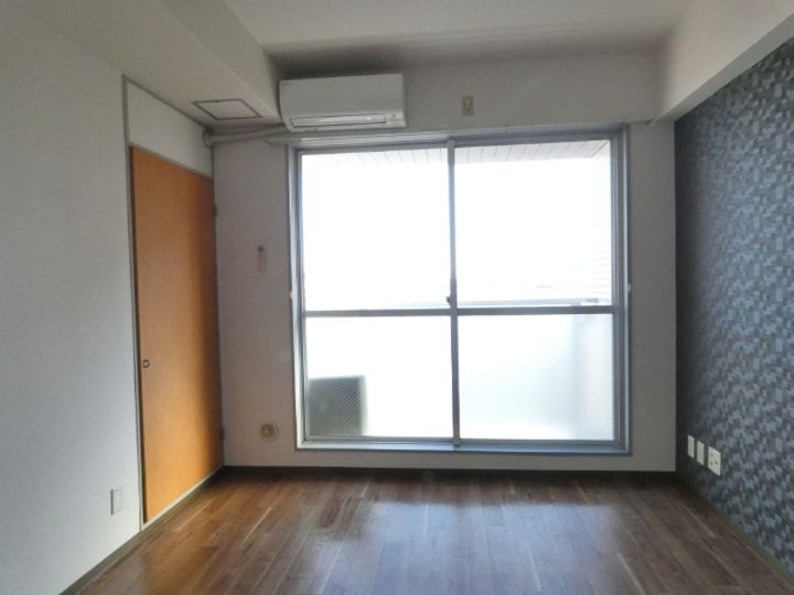 white楽々園の居間