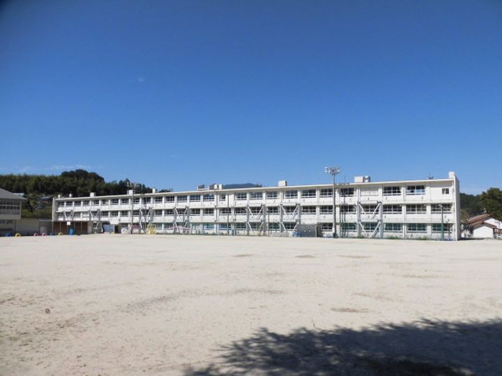 メゾンドルーチェの周辺