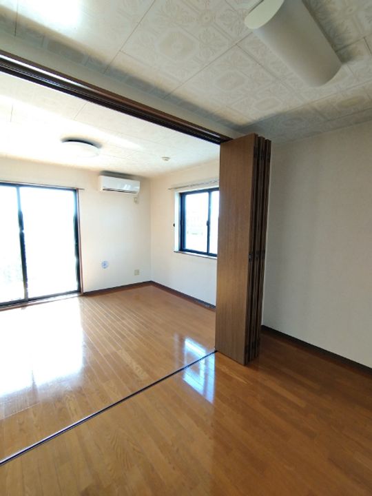 サンパレス総社の居間