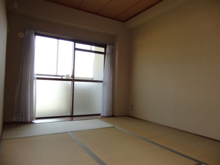 エレガントライフ王寺の居間