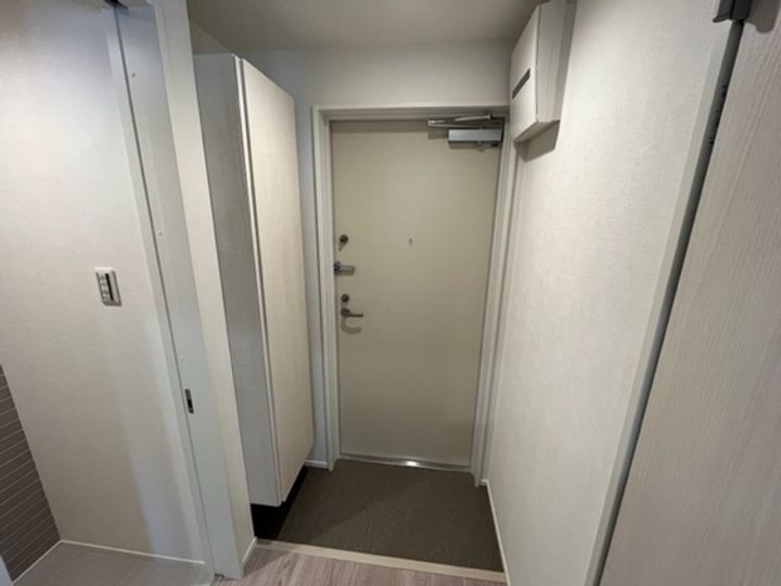 MOVE楽々園NEOの玄関