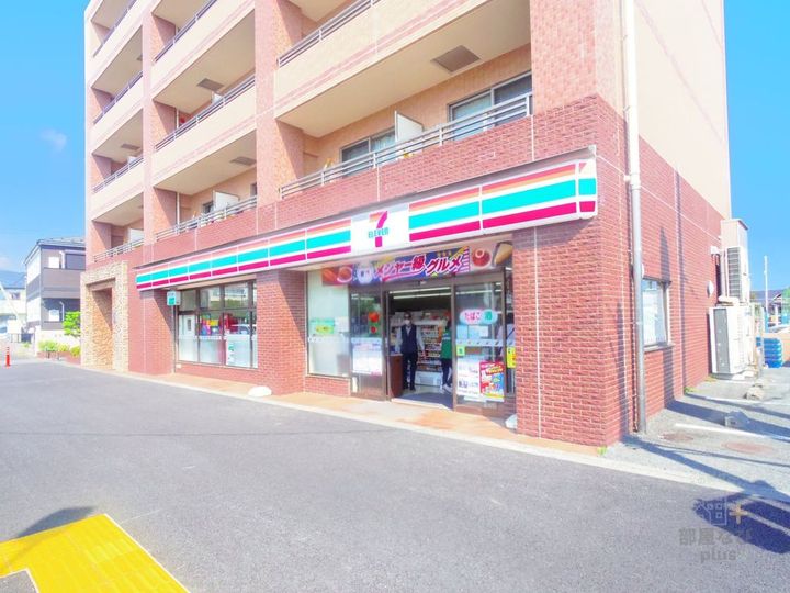 イル・ソリテールIIの周辺