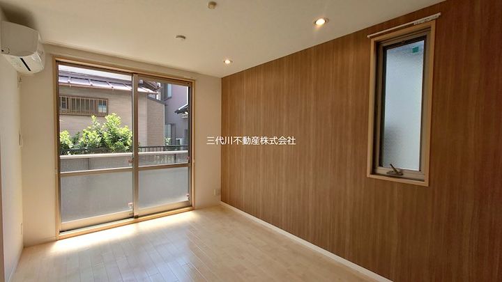MFコートの居間