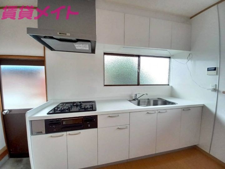 三重県鈴鹿市若松東1(一戸建)の賃貸物件のキッチン
