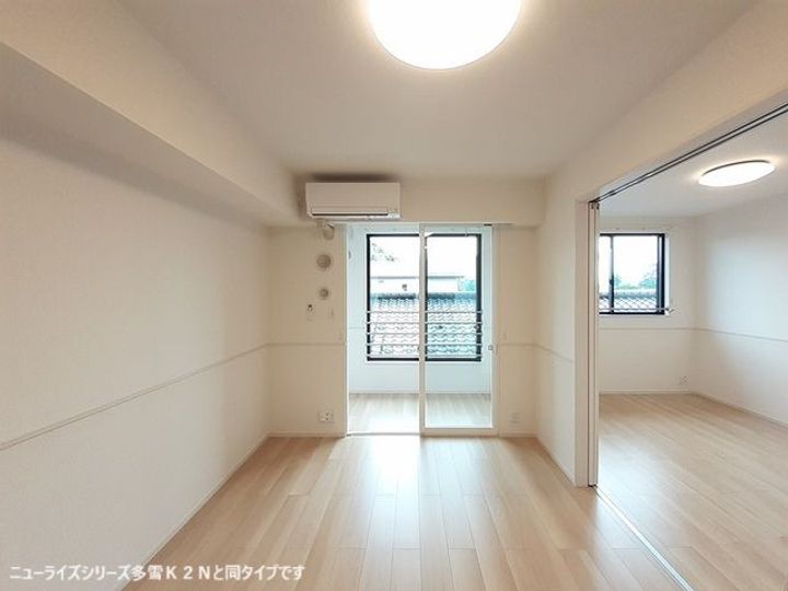 プラウド四屋 Iの居間