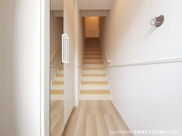 プラウド四屋 Iの玄関