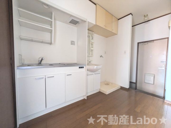 徳島県板野郡藍住町東中富字東傍示(アパート)の賃貸物件の玄関