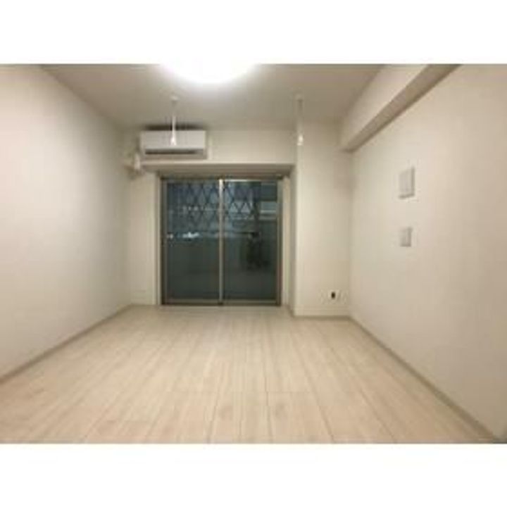 ロイヤルブルーム高鼻町の居間