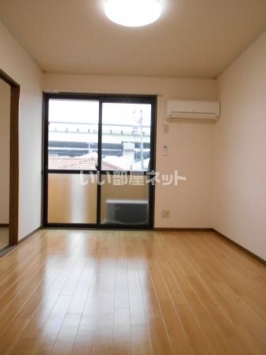 愛知県春日井市花長町1(アパート)の賃貸物件の居間