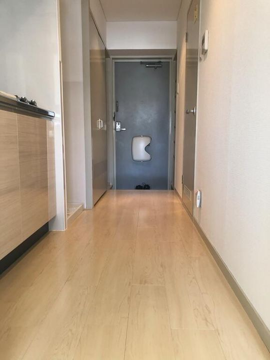 キャッスルEYAの玄関