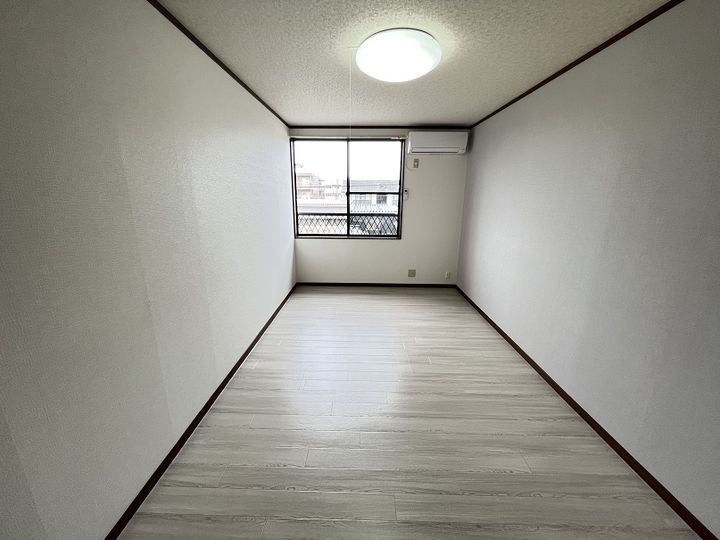 新潟県新発田市新栄町2(アパート)の賃貸物件の居間