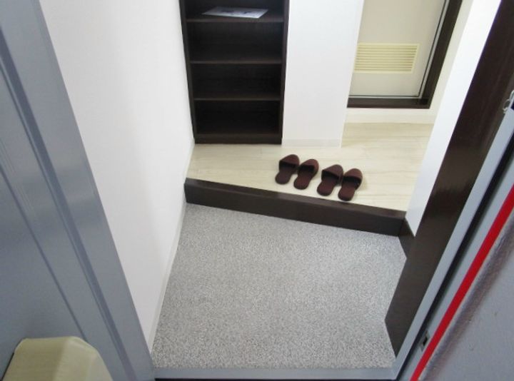 エム・ケイ3枚方公園の玄関