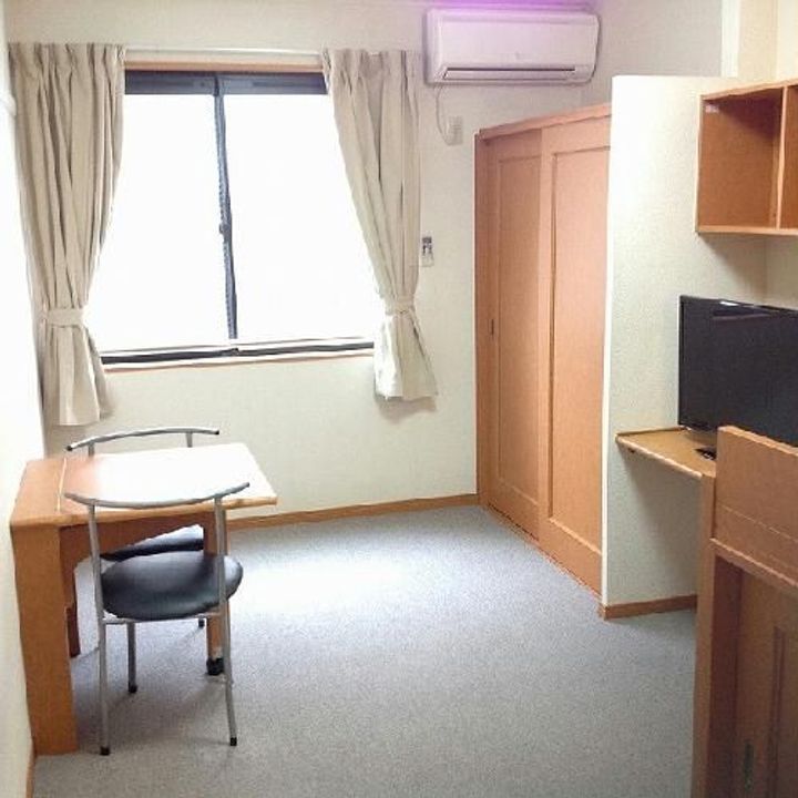レオパレスRockhouseの居間