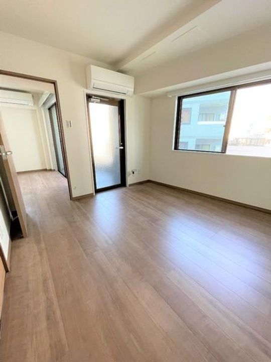 大森北1丁目マンションの居間