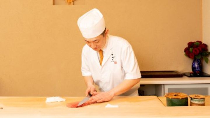 メイボーテセラの周辺